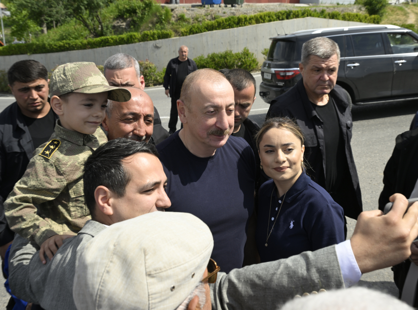 Президент Ильхам Алиев встретился с жителями в городе Лачин (ФОТО/ВИДЕО)