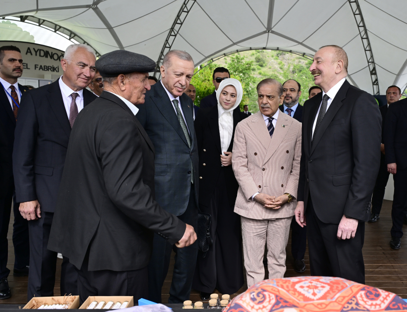 Президент Ильхам Алиев, Президент Реджеп Тайип Эрдоган и премьер-министр Мухаммад Шахбаз Шариф побывали в прогулочной зоне в городе Лачин (ФОТО/ВИДЕО)
