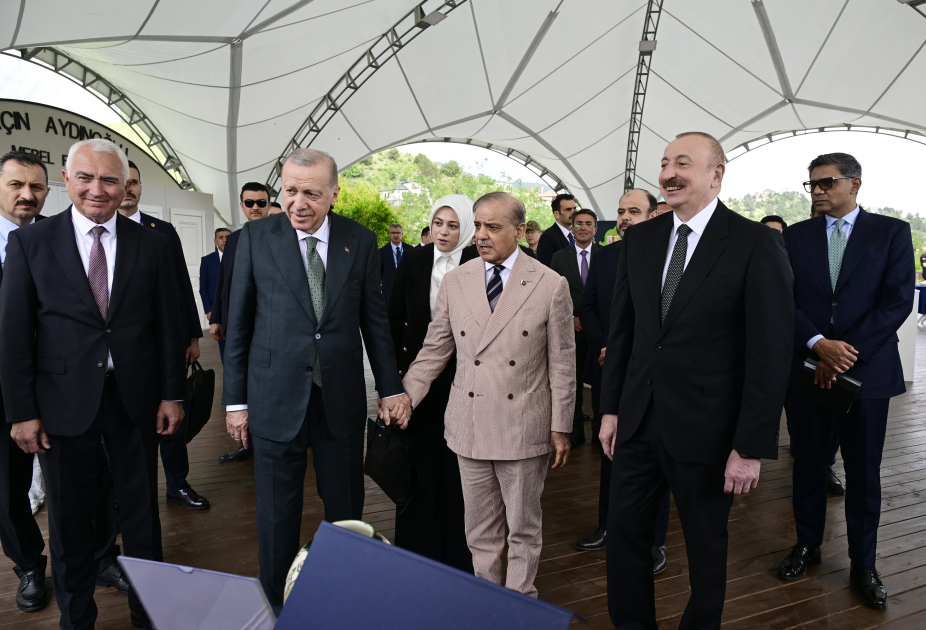 Президент Ильхам Алиев, Президент Реджеп Тайип Эрдоган и премьер-министр Мухаммад Шахбаз Шариф побывали в прогулочной зоне в городе Лачин (ФОТО/ВИДЕО)