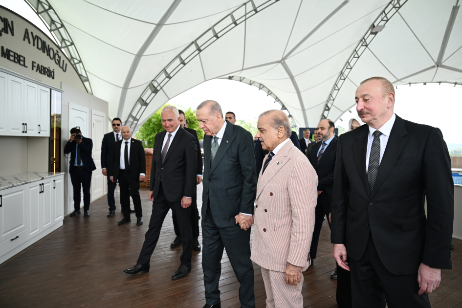 Президент Ильхам Алиев, Президент Реджеп Тайип Эрдоган и премьер-министр Мухаммад Шахбаз Шариф побывали в прогулочной зоне в городе Лачин (ФОТО/ВИДЕО)
