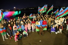 Ниагарский водопад подсвечен цветами азербайджанского флага (ФОТО)