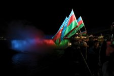 Ниагарский водопад подсвечен цветами азербайджанского флага (ФОТО)