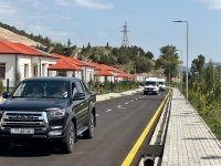 Очередная группа бывших вынужденных переселенцев прибыла в село Бейлик Лачинского района (ФОТО)
