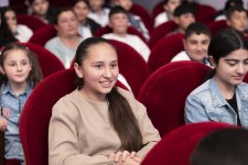 ЗАО «AzerGold» организовало выездной кукольный спектакль для детей в городе Дашкесан (ФОТО/ВИДЕО)