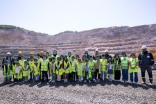Для детей сотрудников ЗАО "AzerGold" организована экскурсия на золотой рудник (ФОТО)