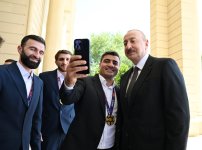 Президент Ильхам Алиев принял членов национальной команды Азербайджана, победившей на чемпионате мира по мини-футболу (ФОТО/ВИДЕО)