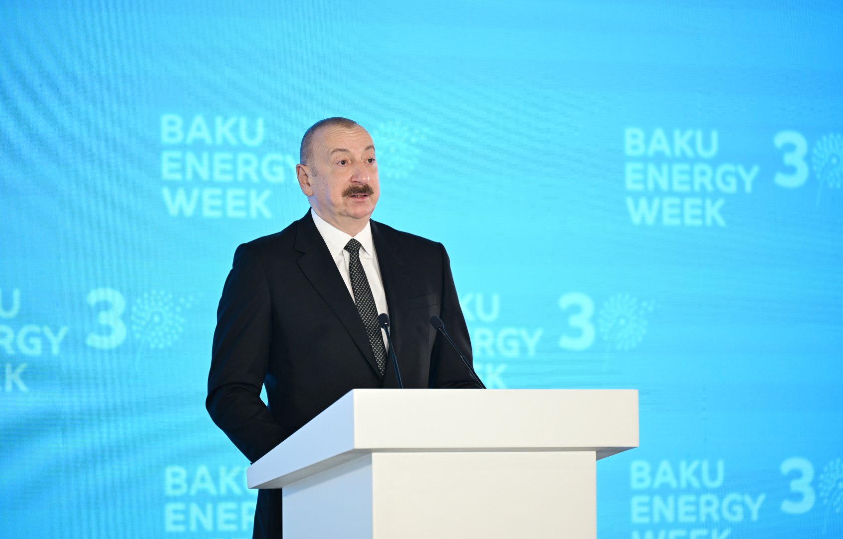Президент Ильхам Алиев выступил на официальной церемонии открытия 30-й юбилейной выставки Caspian Oil and Gas, 13-й выставки Caspian Power и 30-го Baku Energy Forum (ФОТО/ВИДЕО)