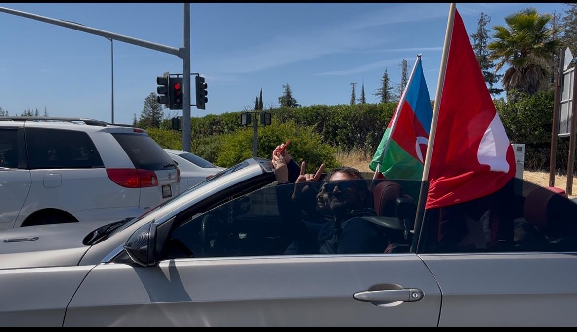 В Калифорнии состоялся автопробег в честь 28 мая - Дня независимости Азербайджана (ФОТО)