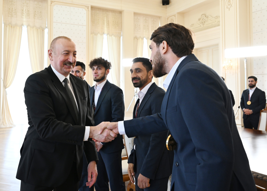 Президент Ильхам Алиев принял членов национальной команды Азербайджана, победившей на чемпионате мира по мини-футболу (ФОТО/ВИДЕО)