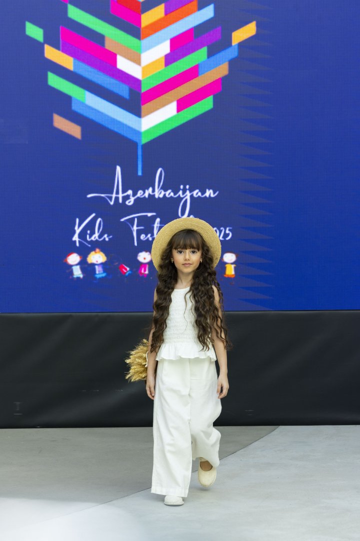 В Баку представлен социальный проект в сфере детской моды - Azerbaijan Kids Festival (ФОТО)