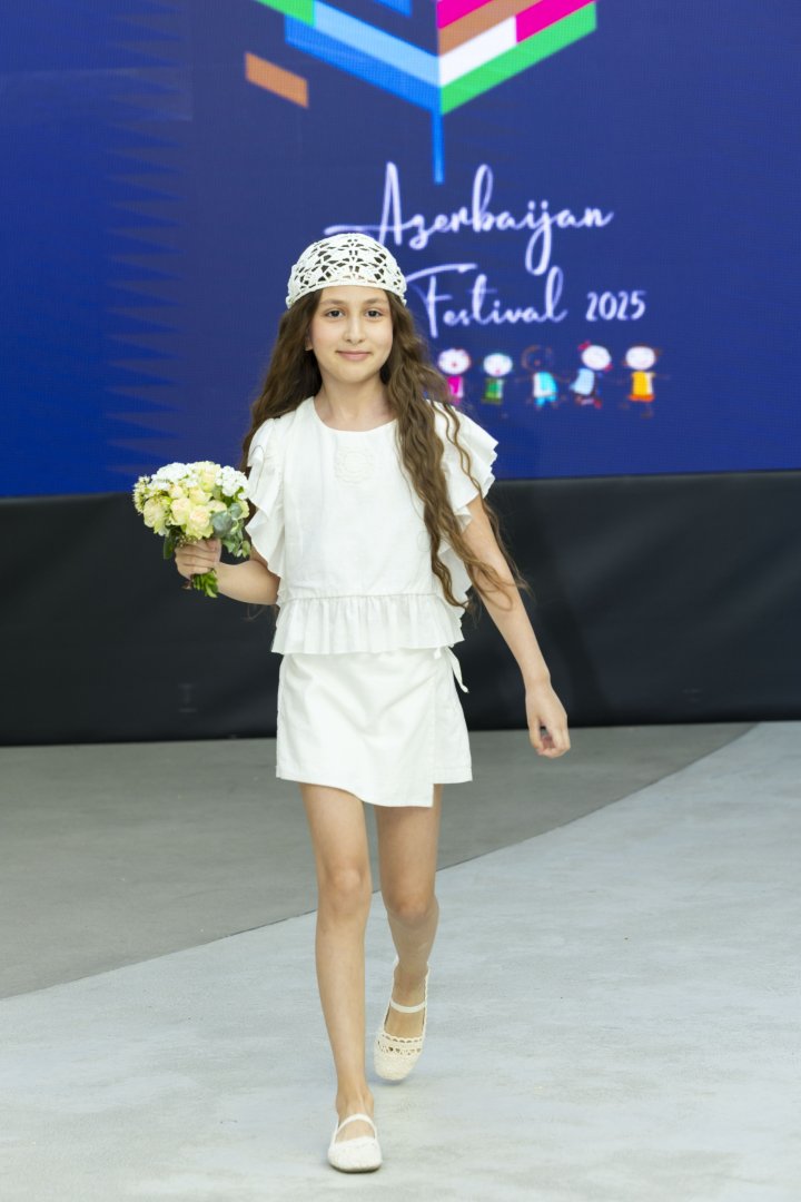 В Баку представлен социальный проект в сфере детской моды - Azerbaijan Kids Festival (ФОТО)
