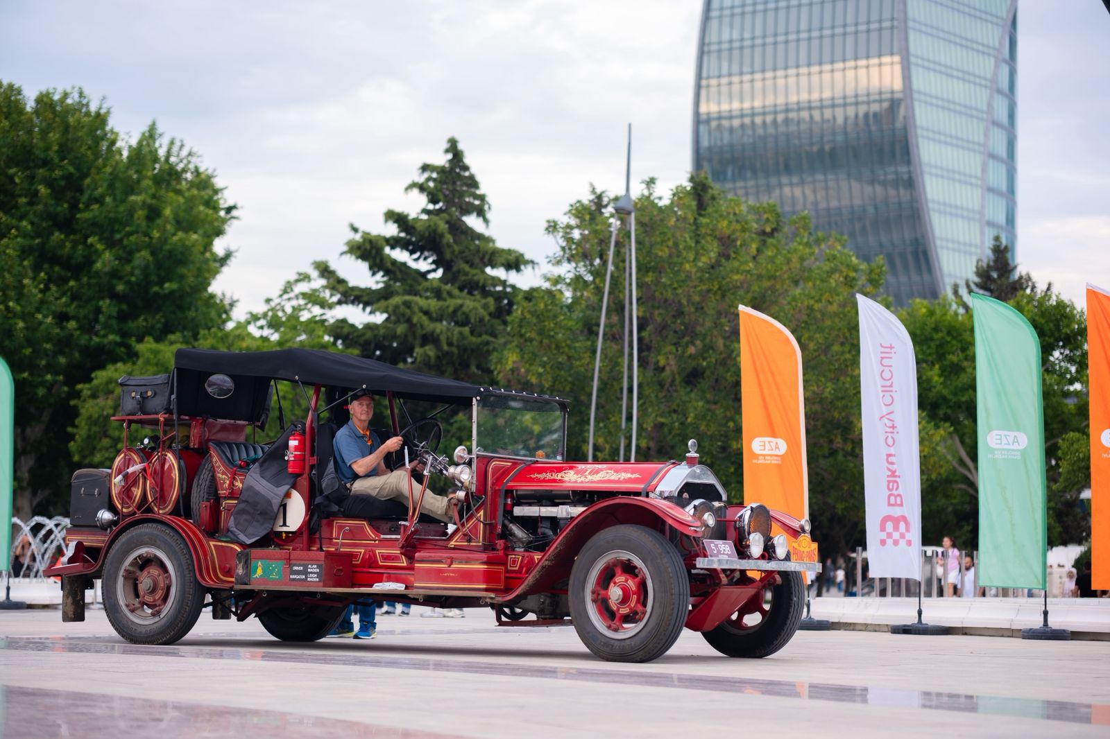Легендарный автопробег Peking to Paris Motors Challenge вновь проходит через Азербайджан (ФОТО)
