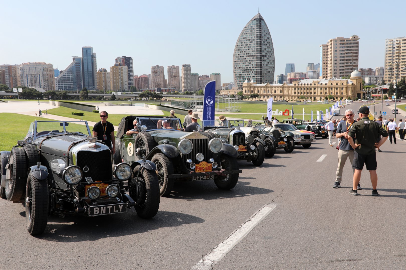 Azerbaijani stage of Peking to Paris Motor Challenge starts at Heydar Aliyev Center (PHOTO)