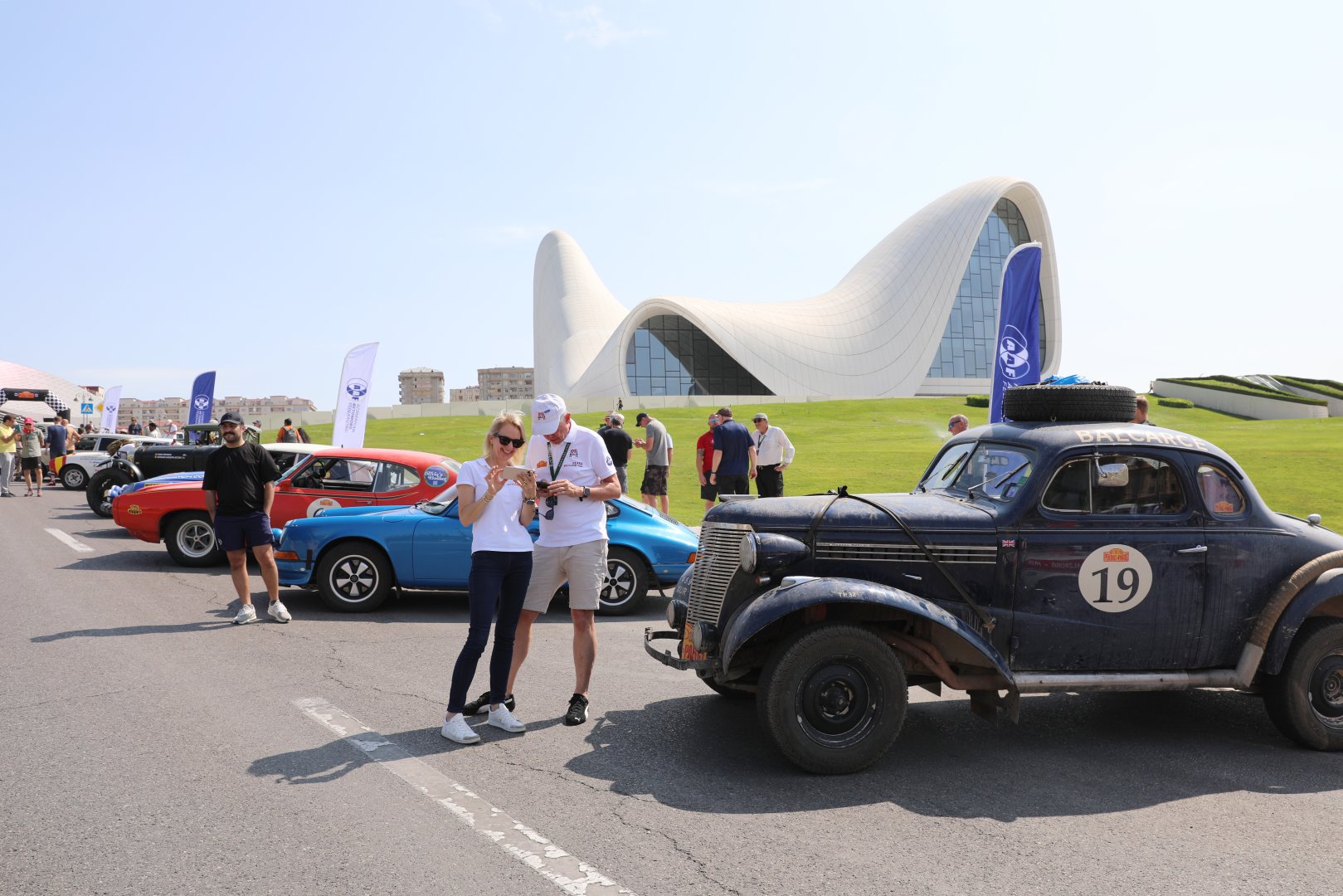 Azerbaijani stage of Peking to Paris Motor Challenge starts at Heydar Aliyev Center (PHOTO)