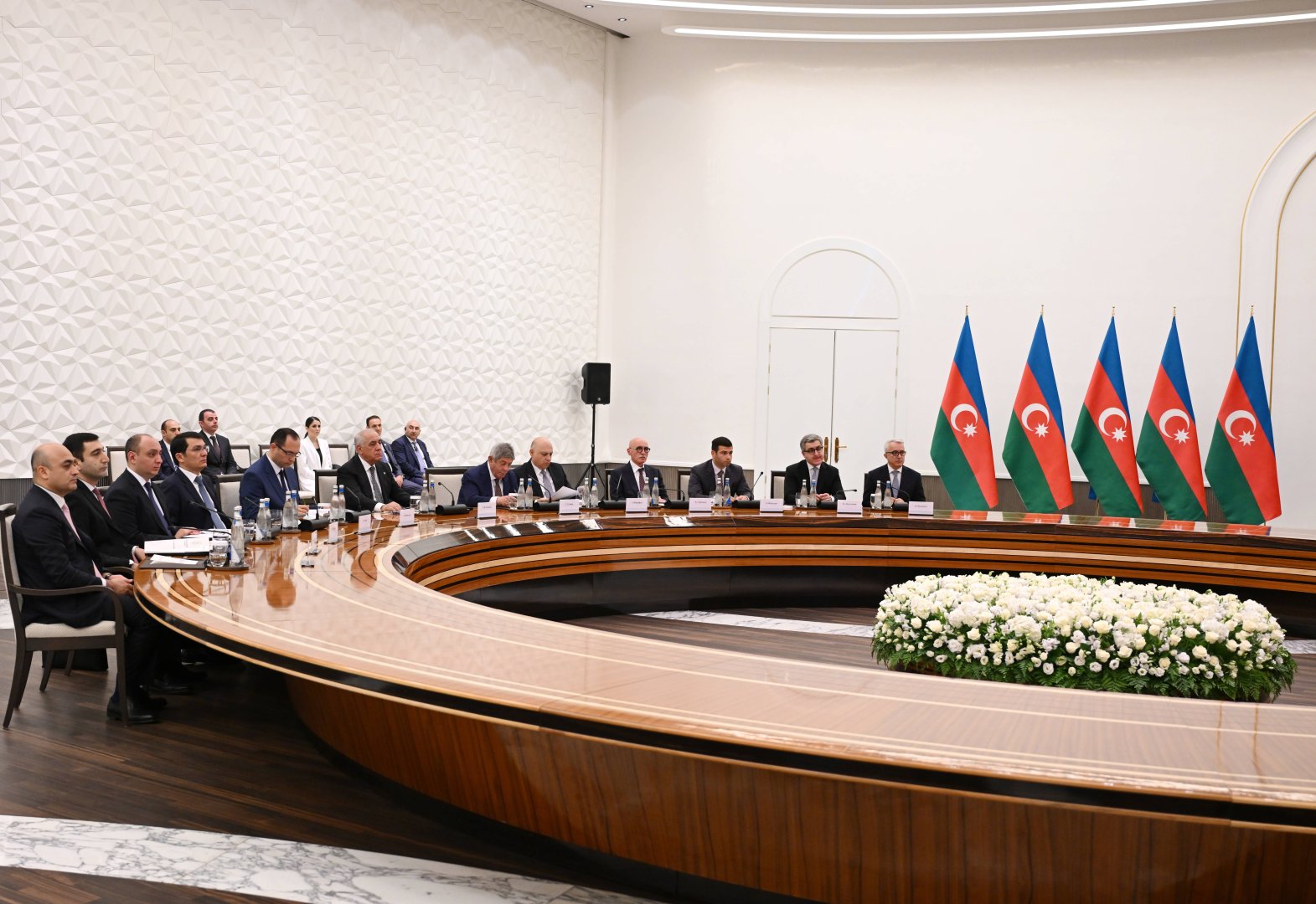 Премьер-министры Азербайджана и Узбекистана обсудили развитие связей двух стран по ряду сфер  (ФОТО)