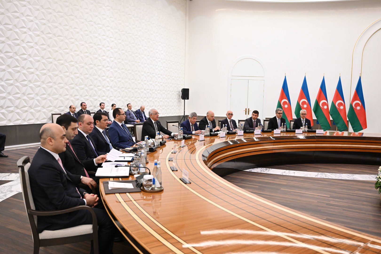 Премьер-министры Азербайджана и Узбекистана обсудили развитие связей двух стран по ряду сфер  (ФОТО)