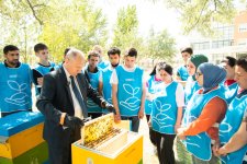 Завершился этап обучения проекта «Молодой пчеловод», инициированный вице-президентом Фонда Гейдара Алиева Лейлой Алиевой в Хызинском районе (ФОТО)