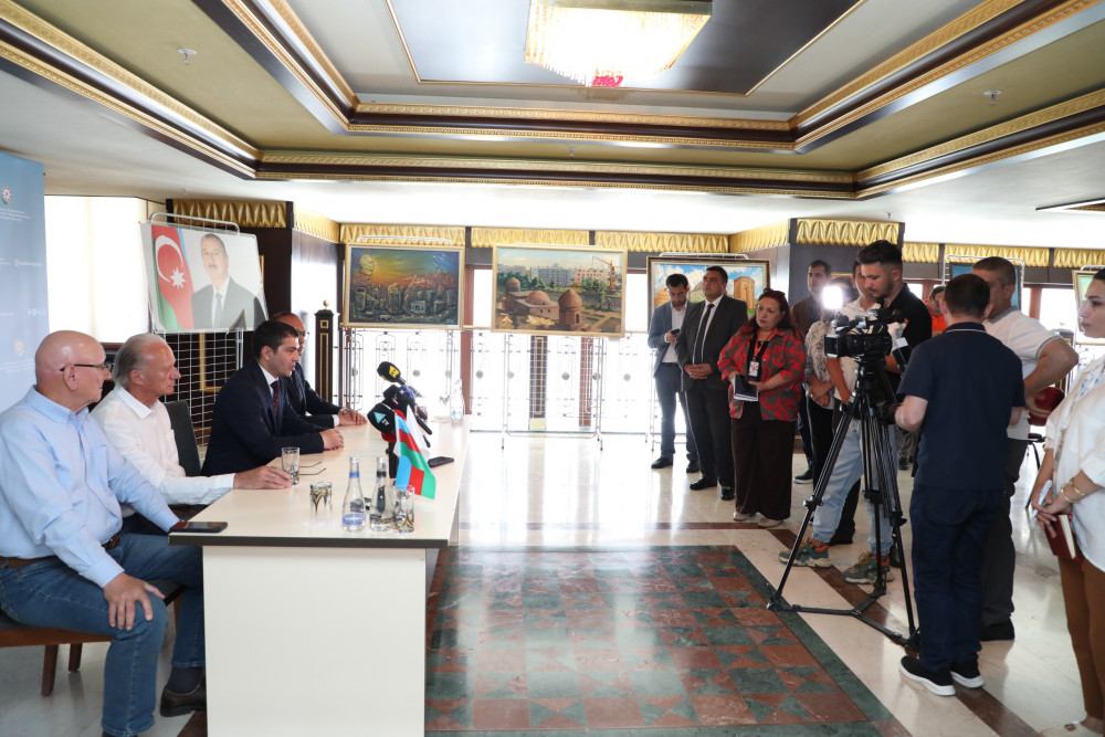 Azerbaijan signs deal to restore local Momine Khatun Tomb (PHOTO)