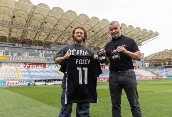 Рафаэль Физиев посетил футбольный клуб "Карабах" в преддверии турнира UFC Fight Night в Баку (ВИДЕО, ФОТО)