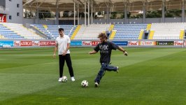Рафаэль Физиев посетил футбольный клуб "Карабах" в преддверии турнира UFC Fight Night в Баку (ВИДЕО, ФОТО)