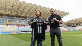 Рафаэль Физиев посетил футбольный клуб "Карабах" в преддверии турнира UFC Fight Night в Баку (ВИДЕО, ФОТО)