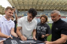 Рафаэль Физиев посетил футбольный клуб "Карабах" в преддверии турнира UFC Fight Night в Баку (ВИДЕО, ФОТО)