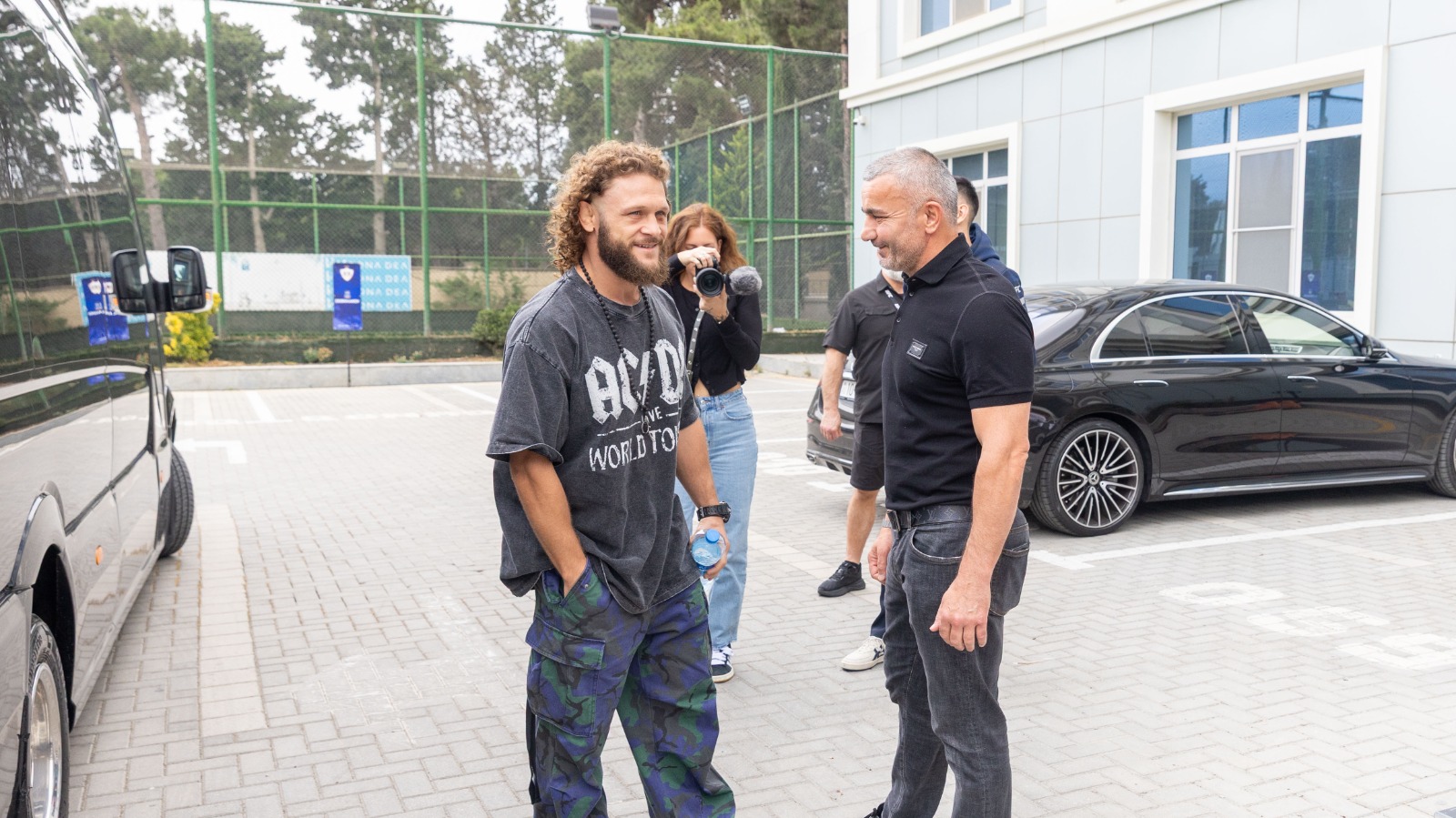 Рафаэль Физиев посетил футбольный клуб "Карабах" в преддверии турнира UFC Fight Night в Баку (ВИДЕО, ФОТО)