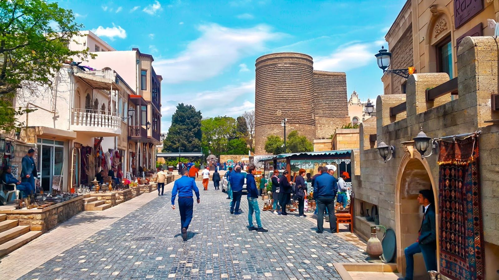 Azerbaijan sees modest rise in Turkmen tourist visits in 6M2025