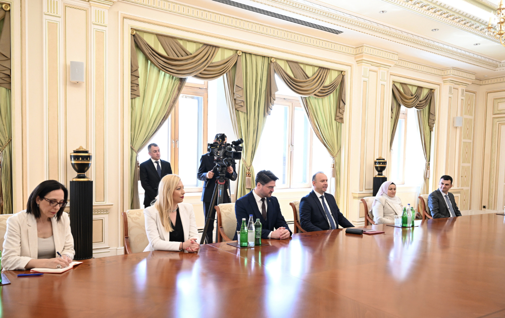Президент Азербайджана Ильхам Алиев принял председателя Ассамблеи Северной Македонии (ФОТО/ВИДЕО)