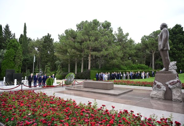 PABSEC's plenary session attendees visit Alley of Honors in Azerbaijan's Baku (PHOTO)