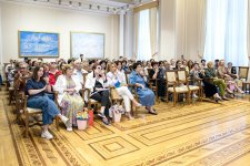 Она не искала звёзд - она их зажигала! В Баку состоялся праздник музыки и театра к 100-летию Леди Гю (ФОТО)