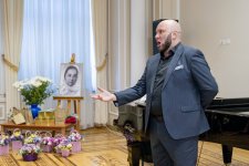 Она не искала звёзд - она их зажигала! В Баку состоялся праздник музыки и театра к 100-летию Леди Гю (ФОТО)