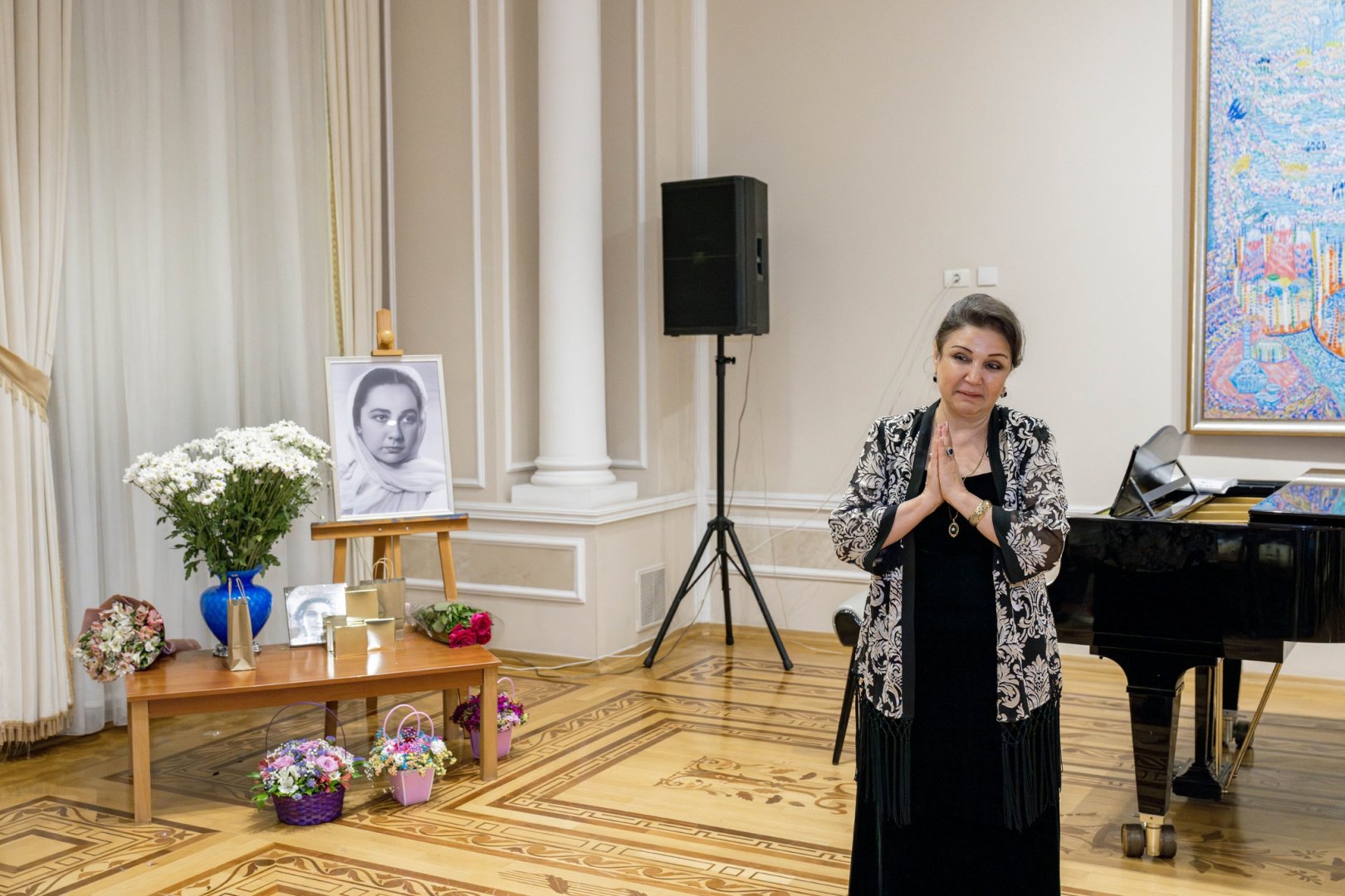 Она не искала звёзд - она их зажигала! В Баку состоялся праздник музыки и театра к 100-летию Леди Гю (ФОТО)