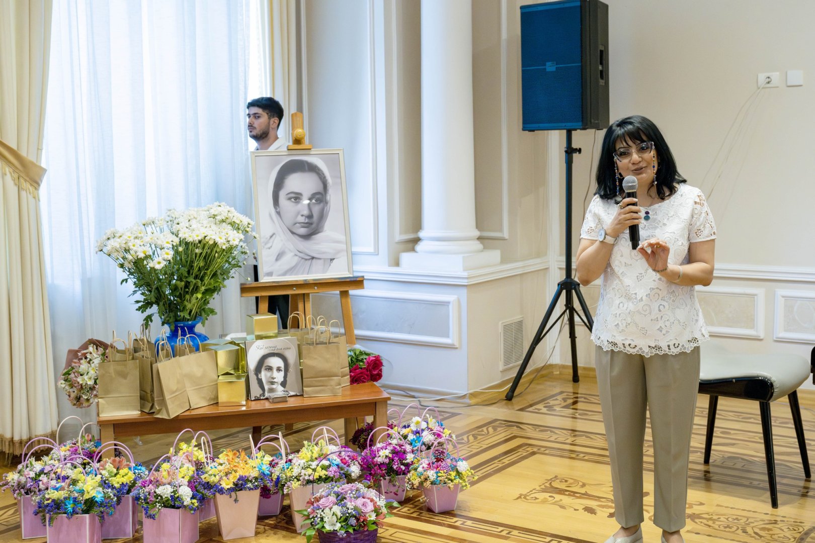 Она не искала звёзд - она их зажигала! В Баку состоялся праздник музыки и театра к 100-летию Леди Гю (ФОТО)