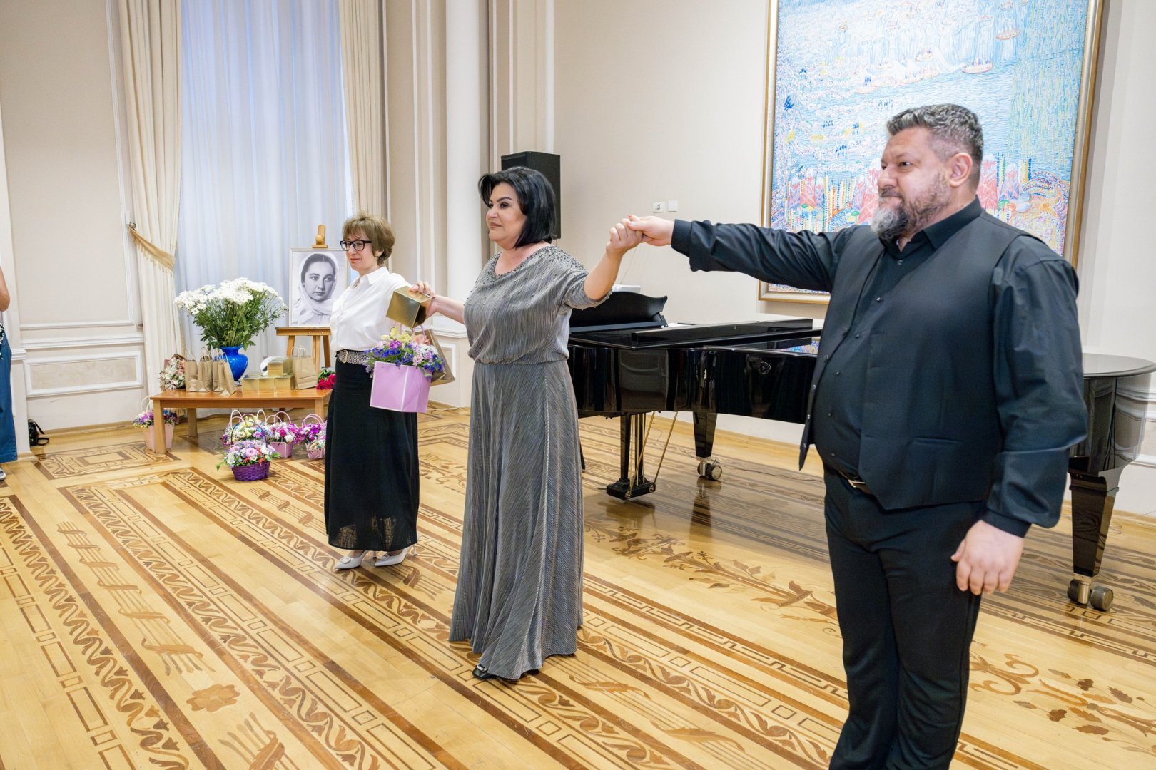 Она не искала звёзд - она их зажигала! В Баку состоялся праздник музыки и театра к 100-летию Леди Гю (ФОТО)