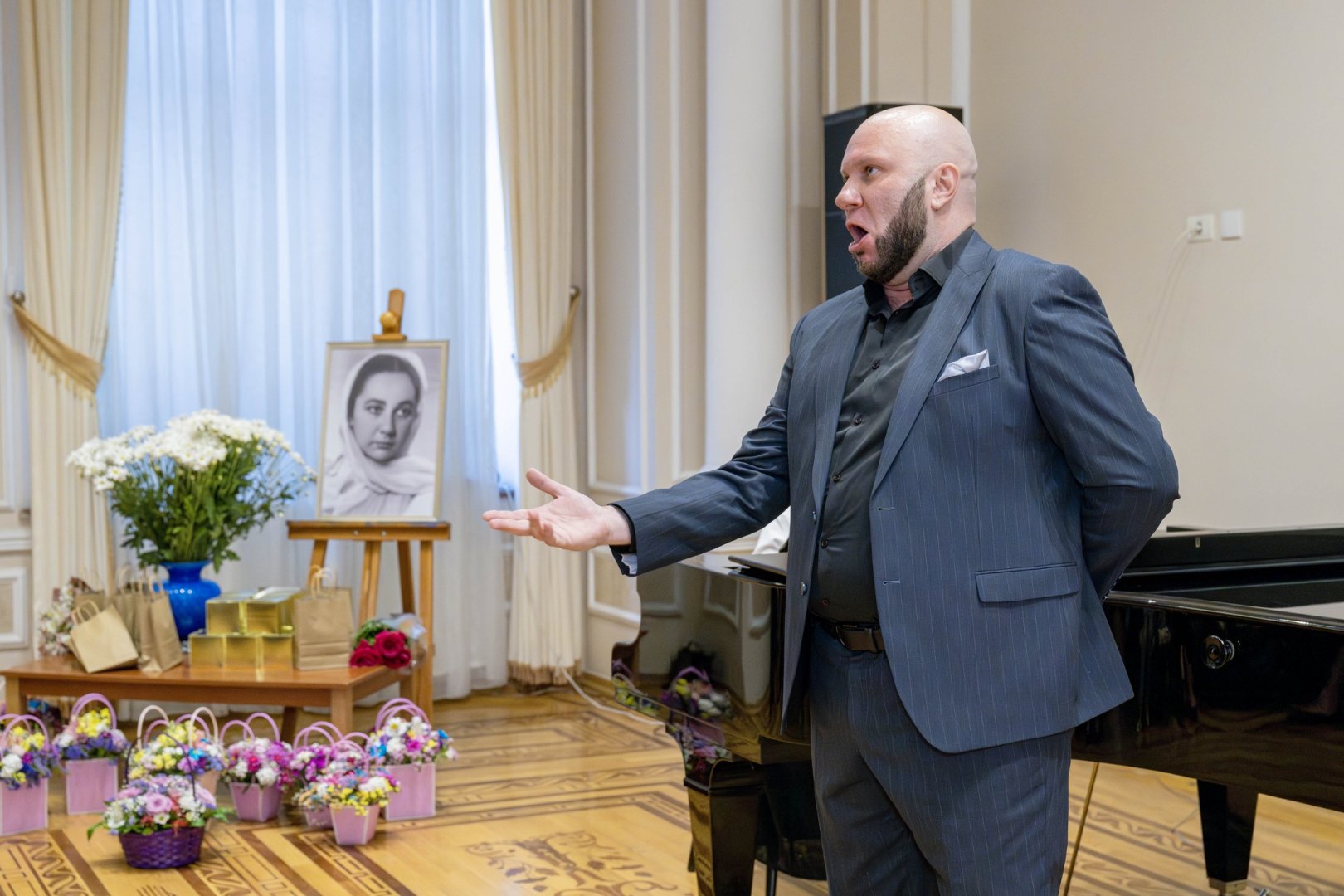 Она не искала звёзд - она их зажигала! В Баку состоялся праздник музыки и театра к 100-летию Леди Гю (ФОТО)