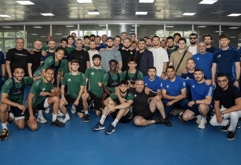 Хабиб Нурмагомедов и  бойцы UFC посетили базу ФК "Карабах" (ВИДЕО, ФОТО)