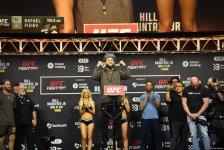 В Баку состоялась торжественная церемония взвешивания бойцов UFC Fight Night c участием тысячи болельщиков (ФОТО)