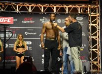 В Баку состоялась торжественная церемония взвешивания бойцов UFC Fight Night c участием тысячи болельщиков (ФОТО)