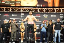 В Баку состоялась торжественная церемония взвешивания бойцов UFC Fight Night c участием тысячи болельщиков (ФОТО)