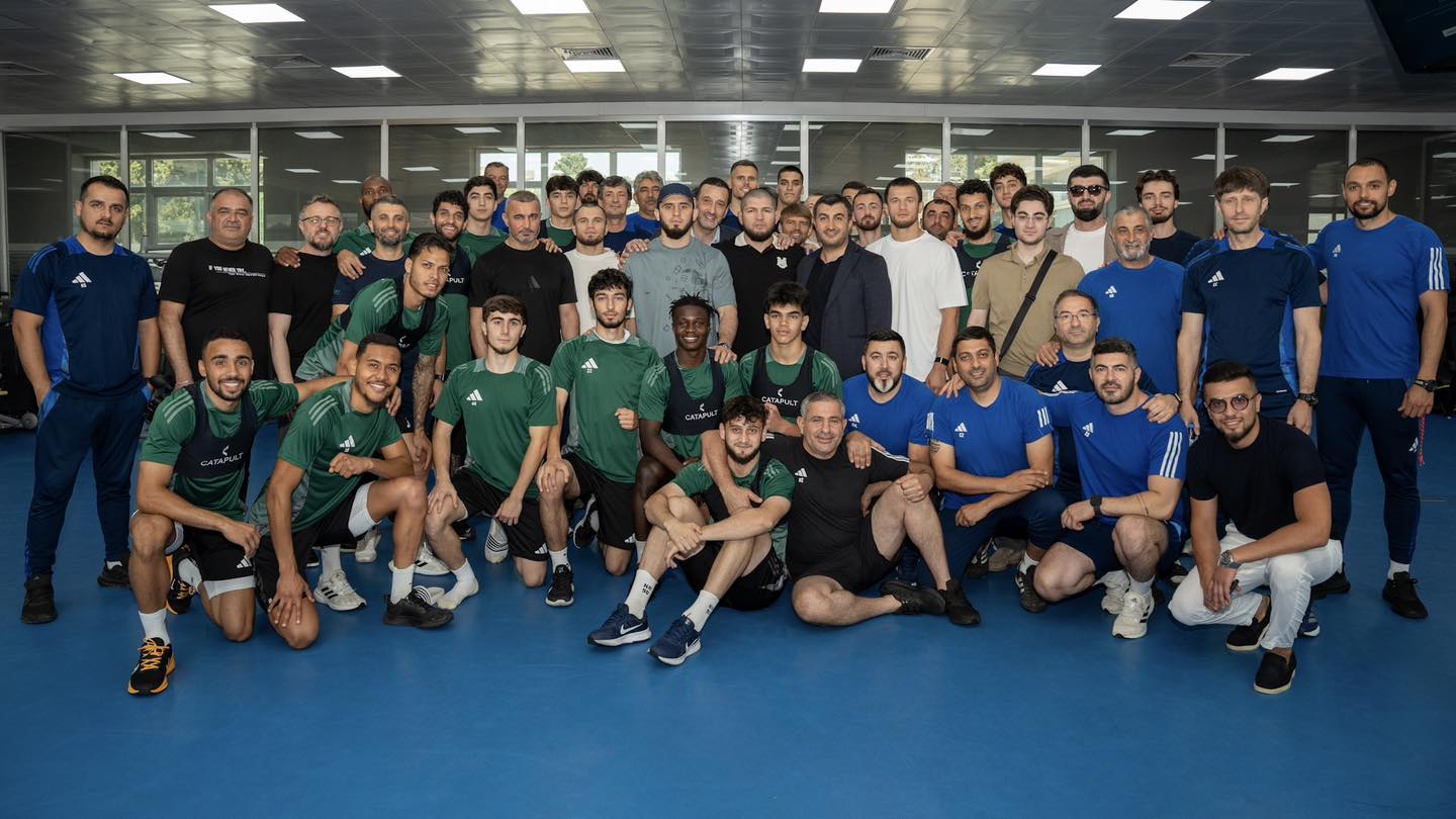 Хабиб Нурмагомедов и  бойцы UFC посетили базу ФК "Карабах" (ВИДЕО, ФОТО)