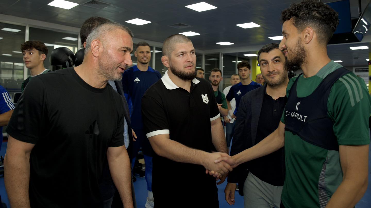 Хабиб Нурмагомедов и  бойцы UFC посетили базу ФК "Карабах" (ВИДЕО, ФОТО)