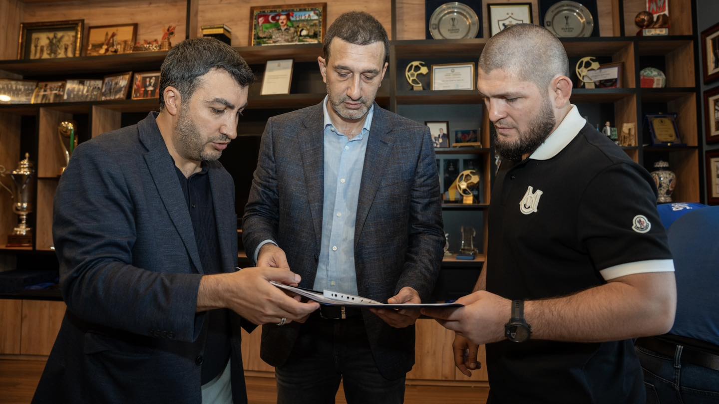 Хабиб Нурмагомедов и  бойцы UFC посетили базу ФК "Карабах" (ВИДЕО, ФОТО)