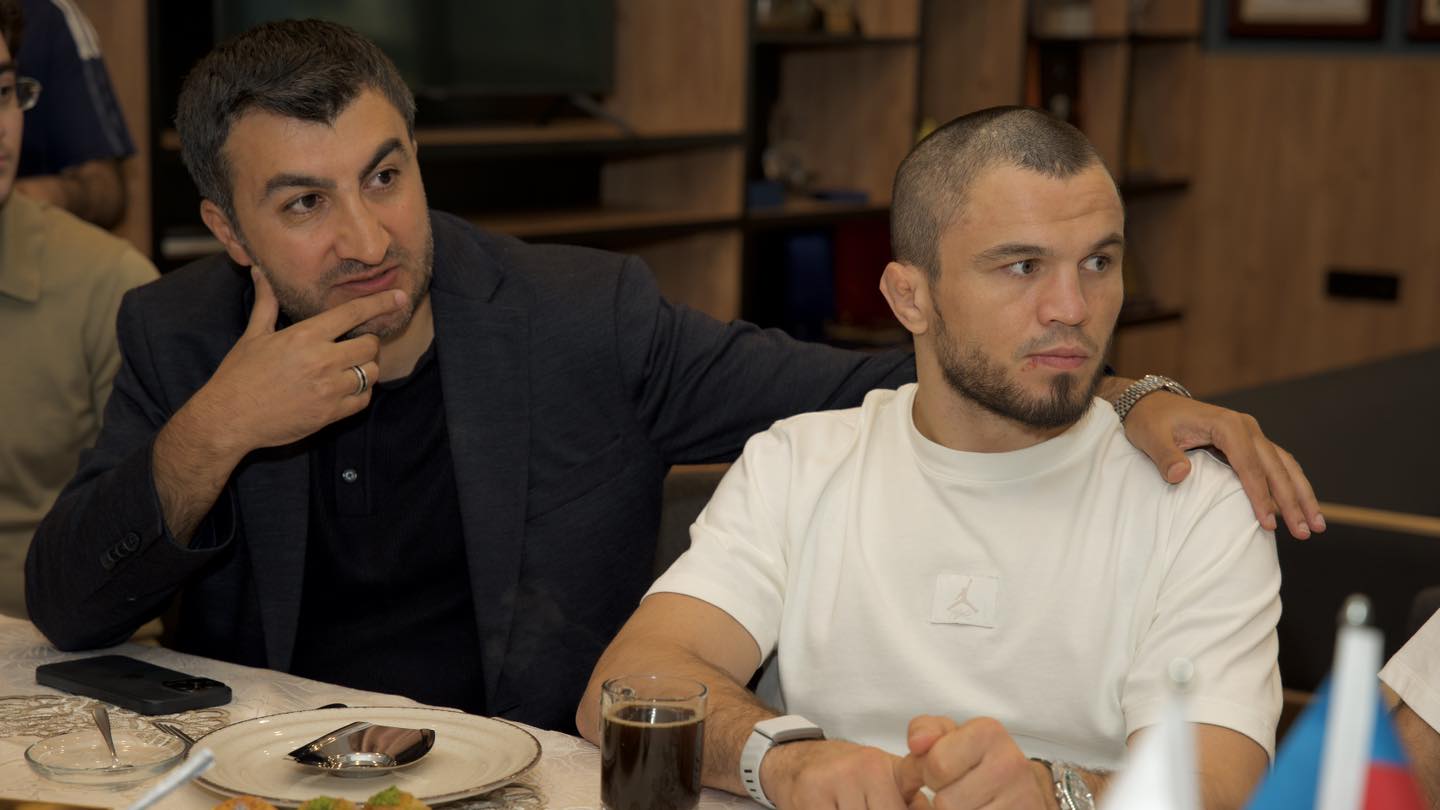 Хабиб Нурмагомедов и  бойцы UFC посетили базу ФК "Карабах" (ВИДЕО, ФОТО)