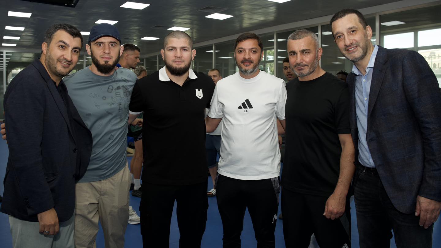 Хабиб Нурмагомедов и  бойцы UFC посетили базу ФК "Карабах" (ВИДЕО, ФОТО)