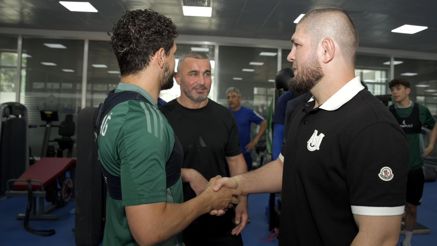 Хабиб Нурмагомедов и  бойцы UFC посетили базу ФК "Карабах" (ВИДЕО, ФОТО)