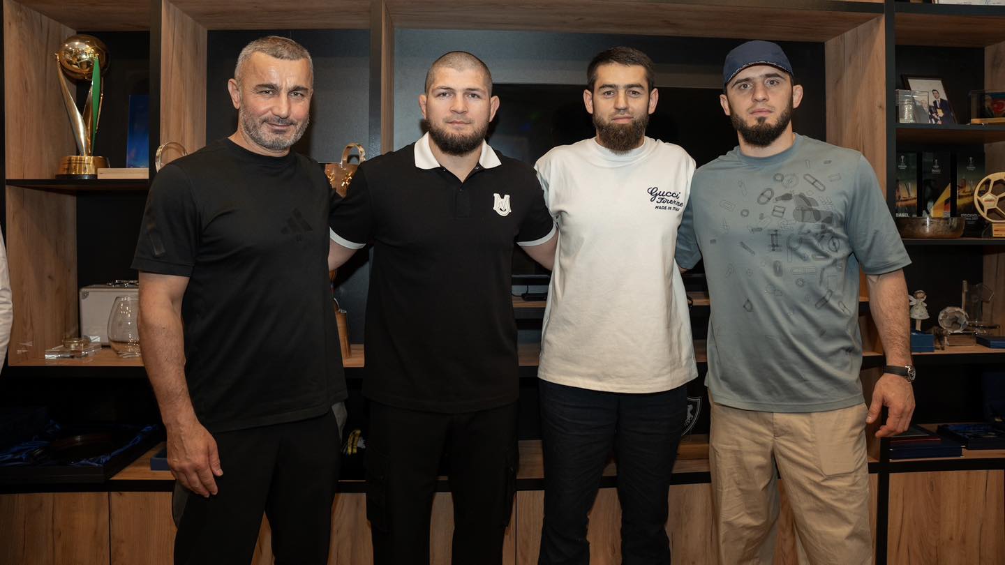 Хабиб Нурмагомедов и  бойцы UFC посетили базу ФК "Карабах" (ВИДЕО, ФОТО)