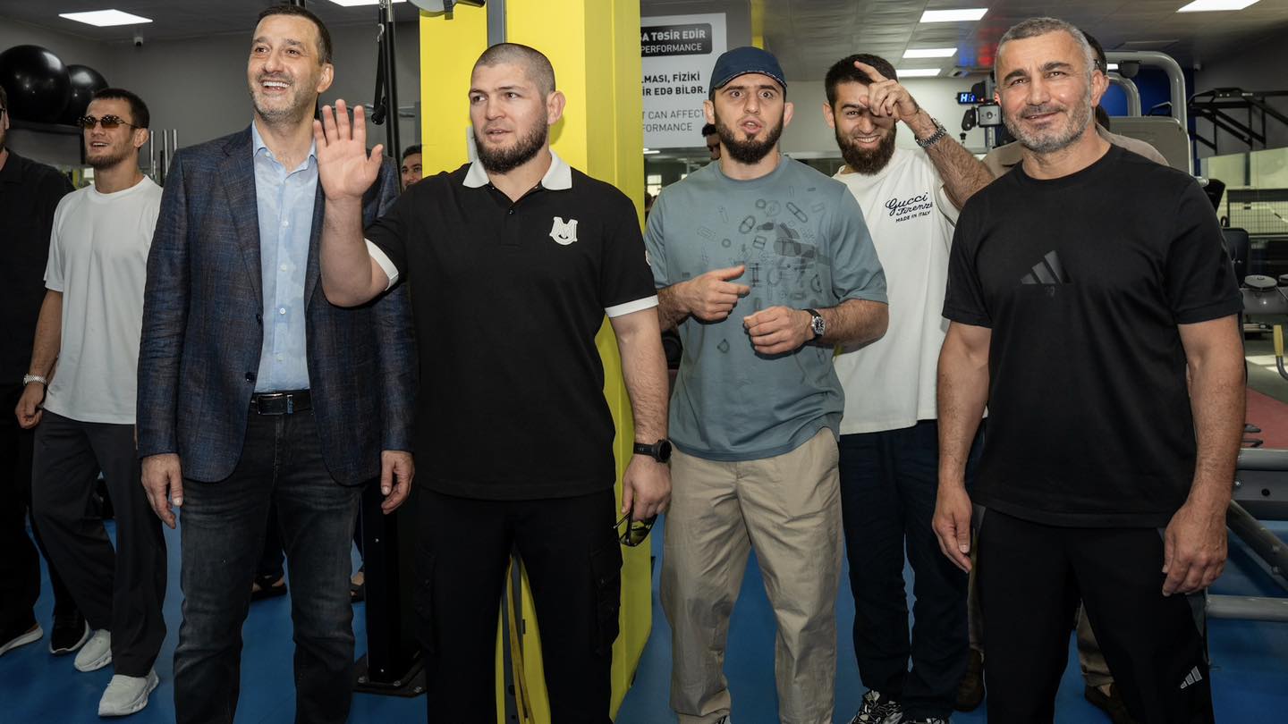 Хабиб Нурмагомедов и  бойцы UFC посетили базу ФК "Карабах" (ВИДЕО, ФОТО)