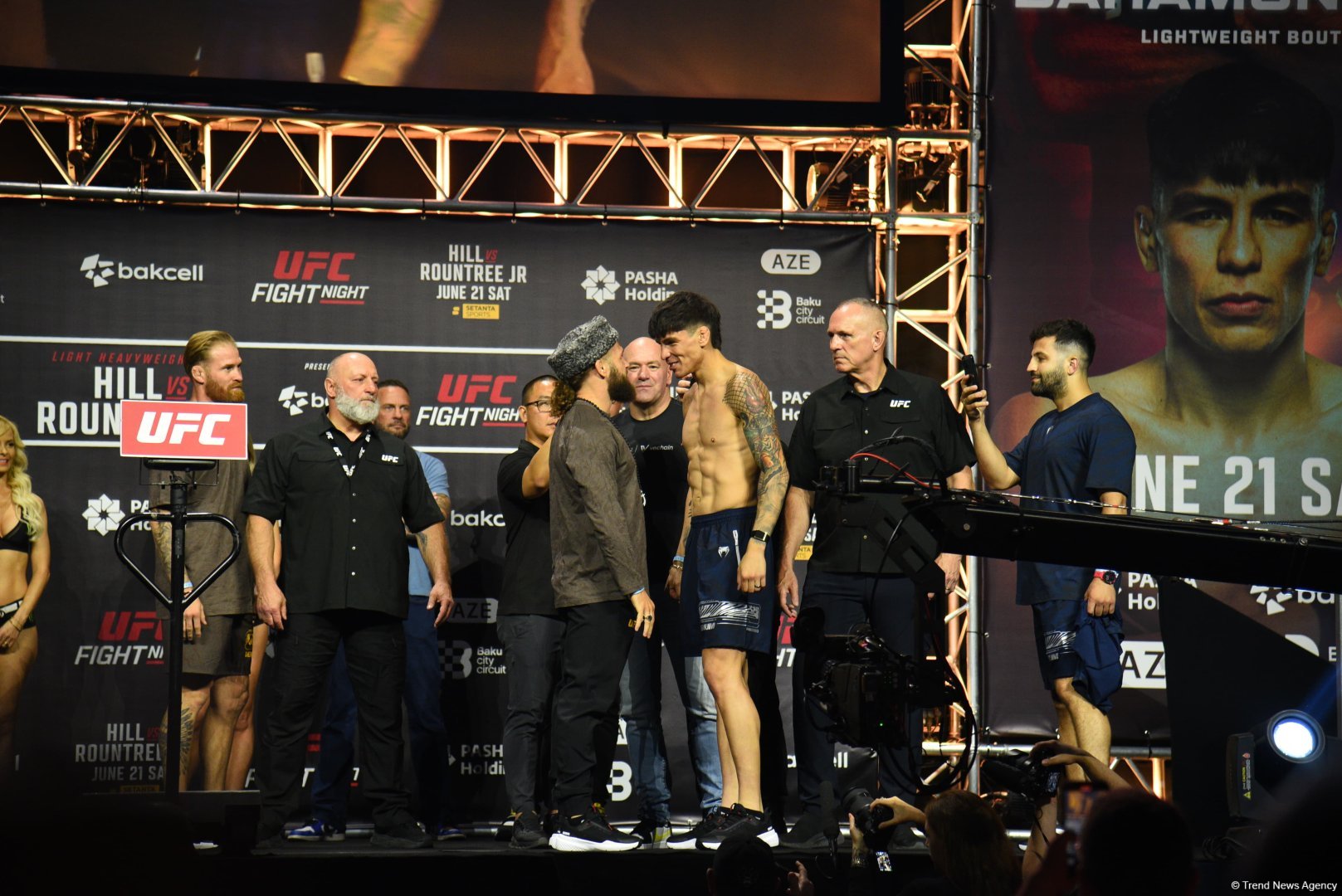 В Баку состоялась торжественная церемония взвешивания бойцов UFC Fight Night c участием тысячи болельщиков (ФОТО)