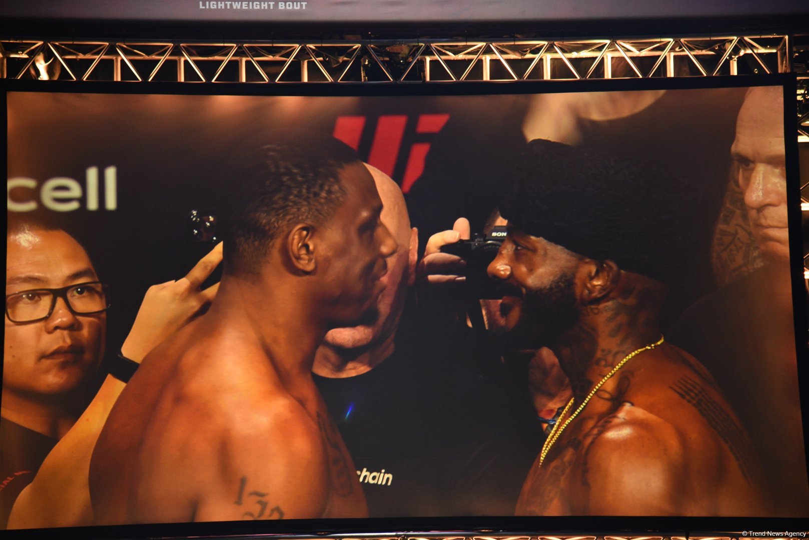 В Баку состоялась торжественная церемония взвешивания бойцов UFC Fight Night c участием тысячи болельщиков (ФОТО)